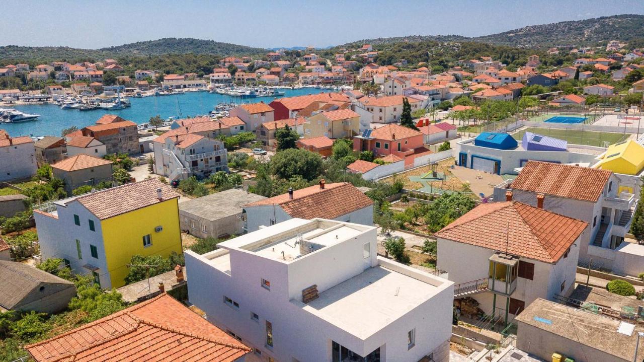 Vila Regina Apartment Rex With Swimming Pool Jezera Exterior photo