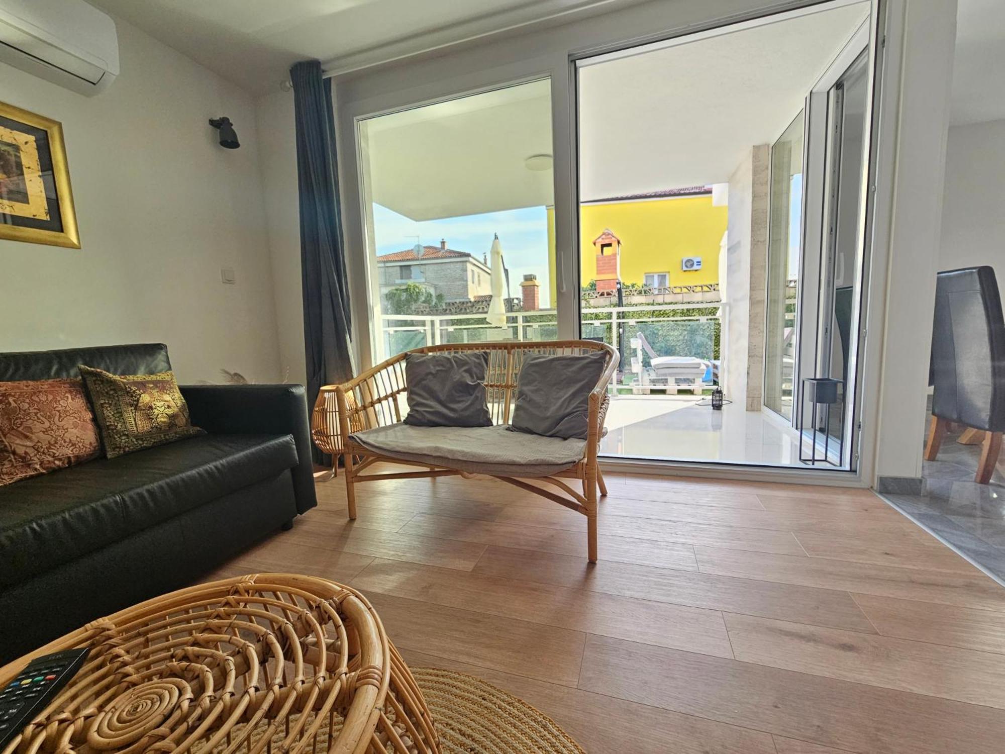 Vila Regina Apartment Rex With Swimming Pool Jezera Exterior photo